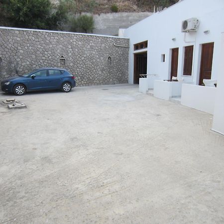 Katerina Apartments Triovasálos 外观 照片