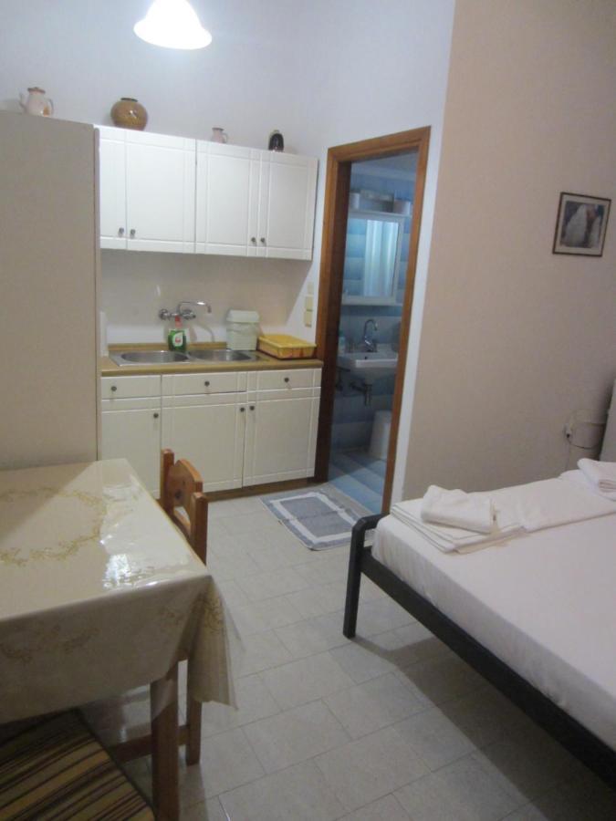 Katerina Apartments Triovasálos 外观 照片
